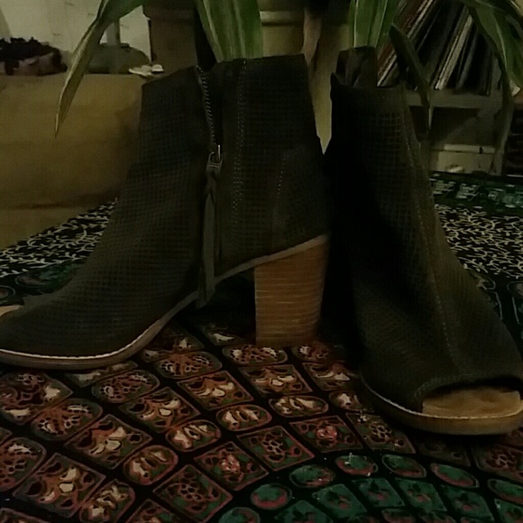 Toms Heels - Picture 1 of 4